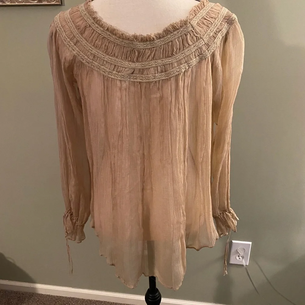 Kimchi Blue Cream Pleated Blouse - Picture 4 of 4